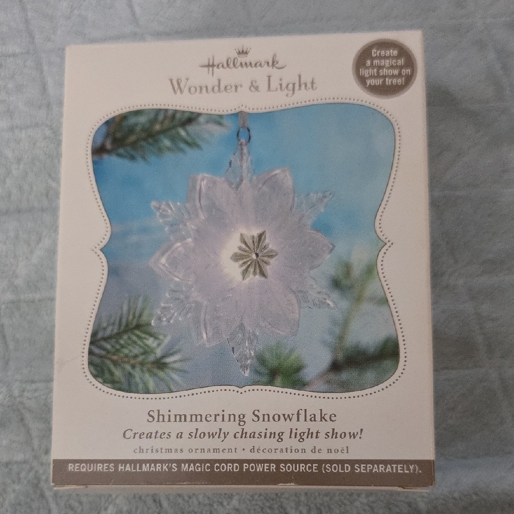 Hallmark Wonder & Light Shimmering Snowflake 2010
